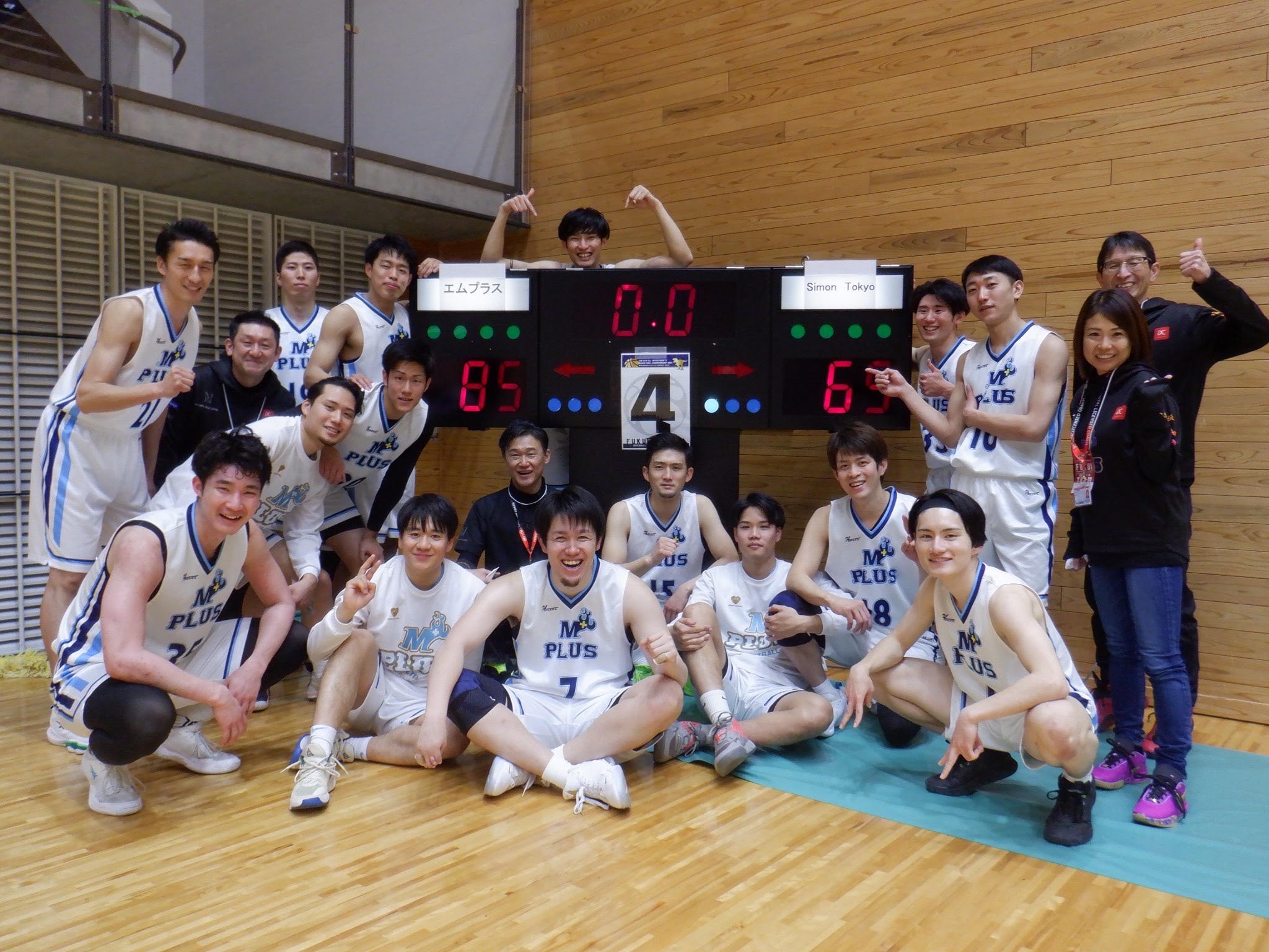 エムプラス集合写真